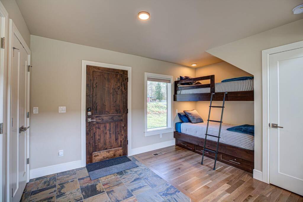 Newly Built Modern Chalet Duplex - 2 Mount Hood Village Exterior photo