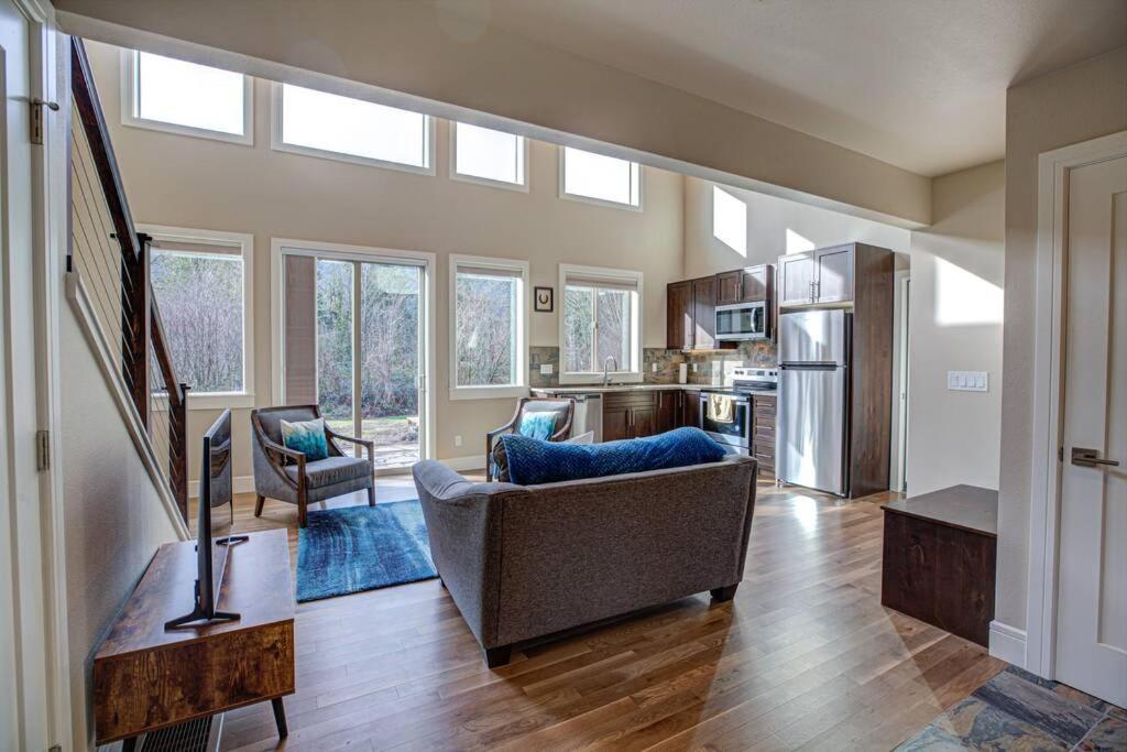 Newly Built Modern Chalet Duplex - 2 Mount Hood Village Exterior photo